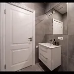 Modern Near Theater! Apartman