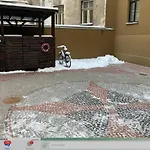 Apartman Modern Near Theater!