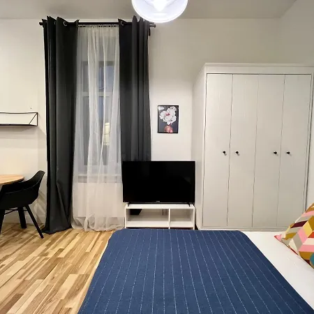 Modern Studio Near Theater!
