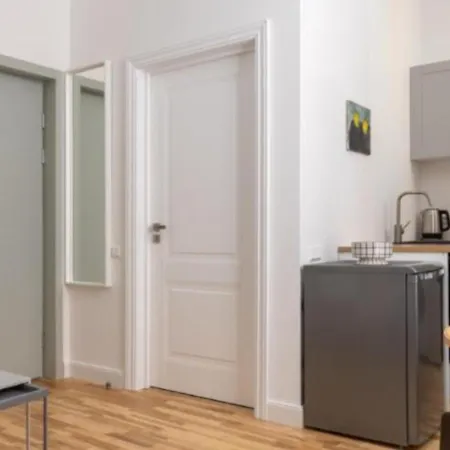 Modern Studio Near Theater!