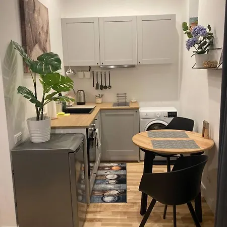 Modern Studio Near Theater! *