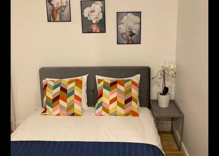 Apartment Modern Near Theater! *