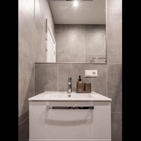 Daire Modern Near Theater! *